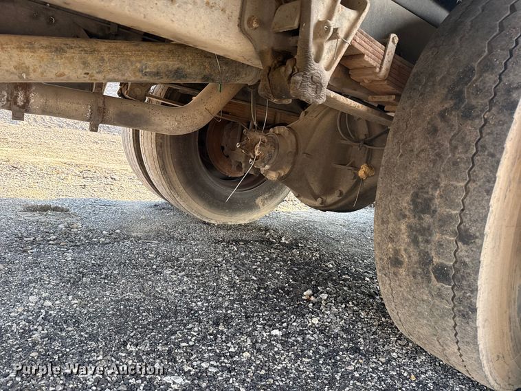 image for item EG6089 2002 International 3800 school bus