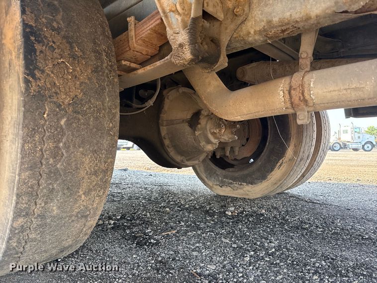 image for item EG6089 2002 International 3800 school bus