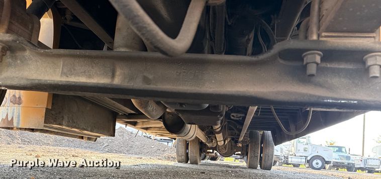 image for item EG6089 2002 International 3800 school bus