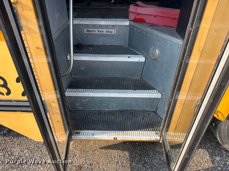 image for item EG6089 2002 International 3800 school bus