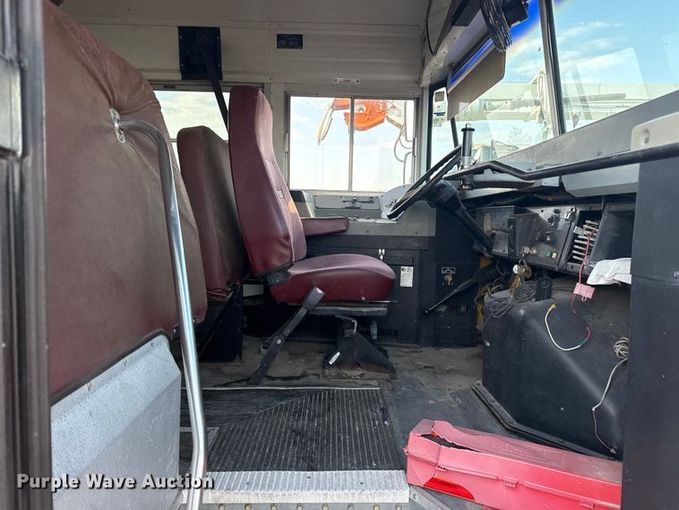 image for item EG6089 2002 International 3800 school bus