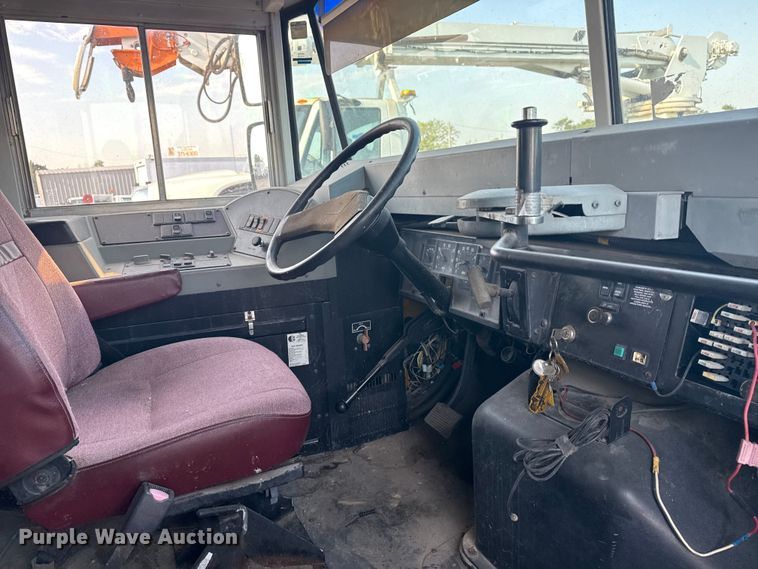 image for item EG6089 2002 International 3800 school bus