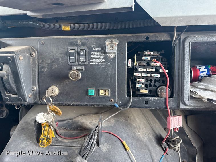 image for item EG6089 2002 International 3800 school bus