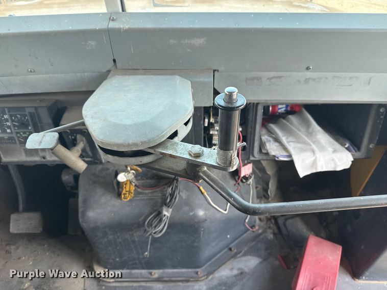 image for item EG6089 2002 International 3800 school bus