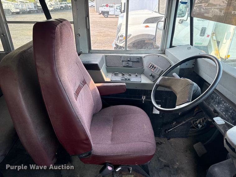 image for item EG6089 2002 International 3800 school bus