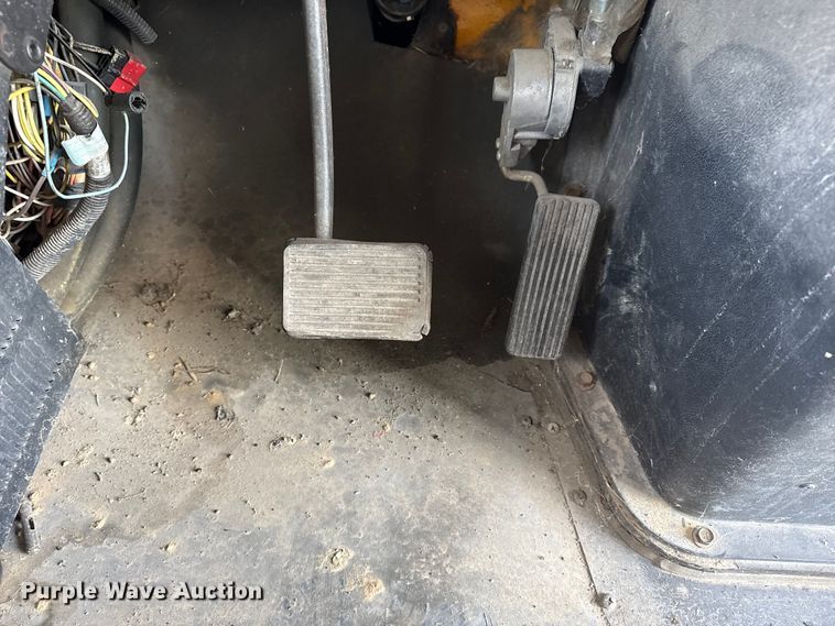 image for item EG6089 2002 International 3800 school bus