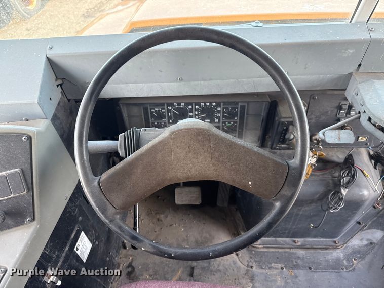 image for item EG6089 2002 International 3800 school bus