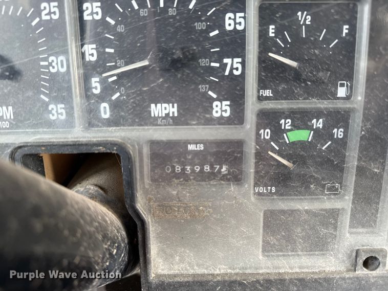 image for item EG6089 2002 International 3800 school bus