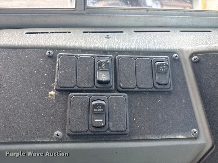 image for item EG6089 2002 International 3800 school bus