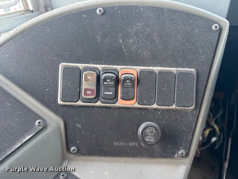 image for item EG6089 2002 International 3800 school bus