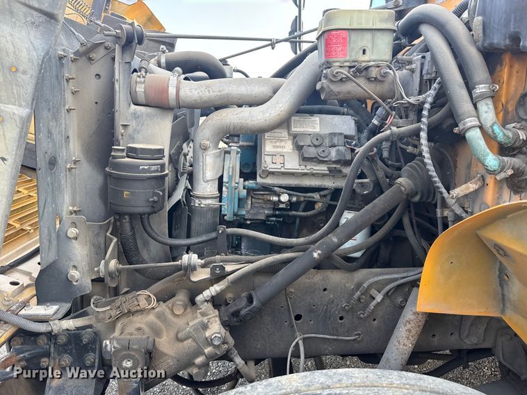 image for item EG6089 2002 International 3800 school bus