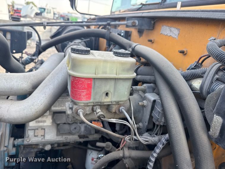 image for item EG6089 2002 International 3800 school bus