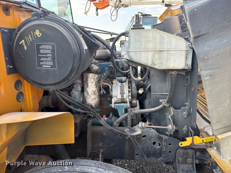 image for item EG6089 2002 International 3800 school bus