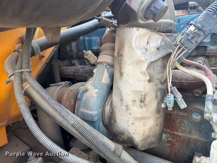 image for item EG6089 2002 International 3800 school bus