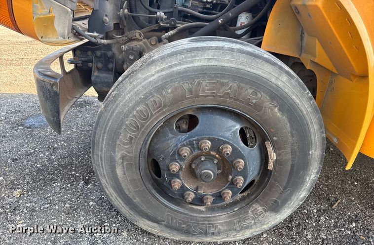 image for item EG6089 2002 International 3800 school bus