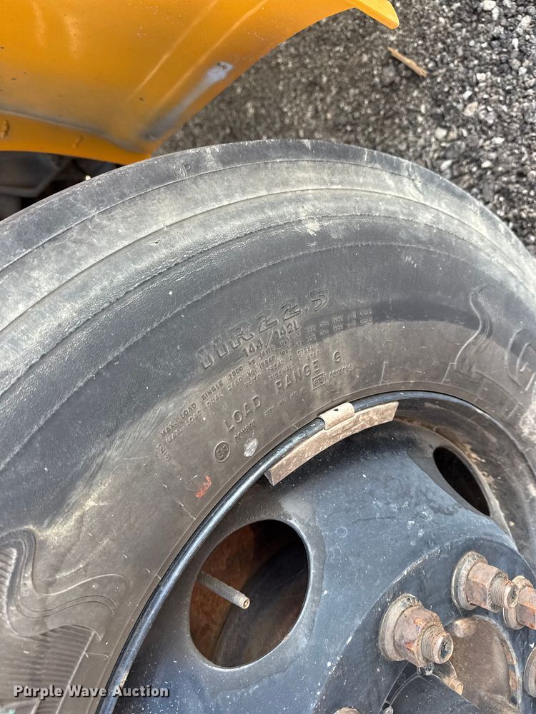 image for item EG6089 2002 International 3800 school bus