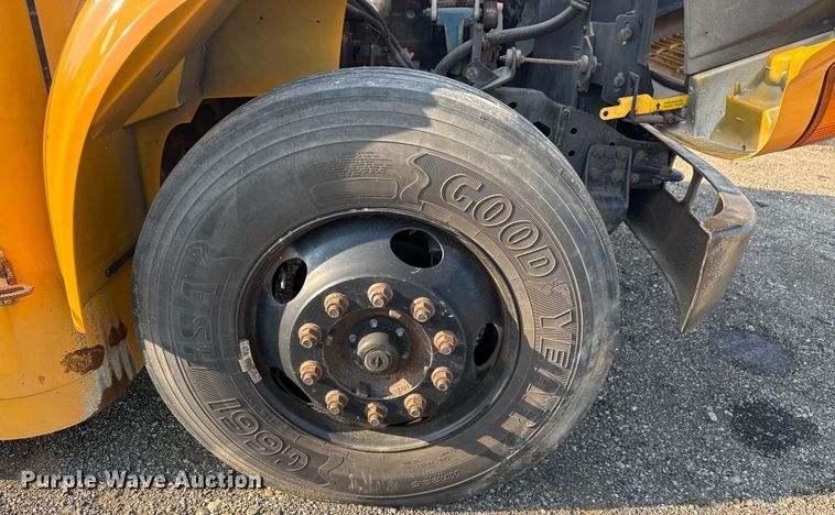 image for item EG6089 2002 International 3800 school bus