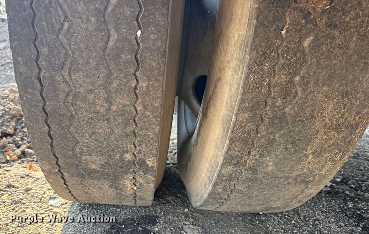 image for item EG6089 2002 International 3800 school bus