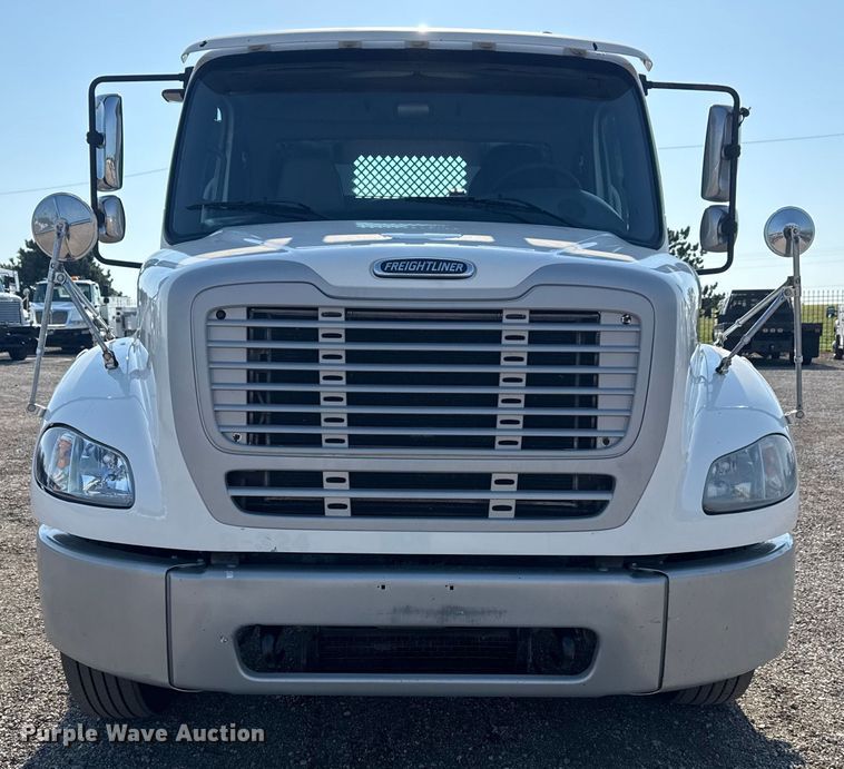 image for item EG6145 2007 Freightliner Business Class M2 flatbed truck