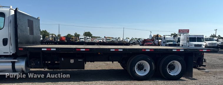 image for item EG6145 2007 Freightliner Business Class M2 flatbed truck