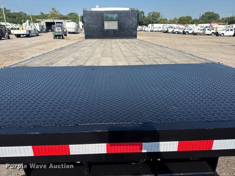 image for item EG6145 2007 Freightliner Business Class M2 flatbed truck