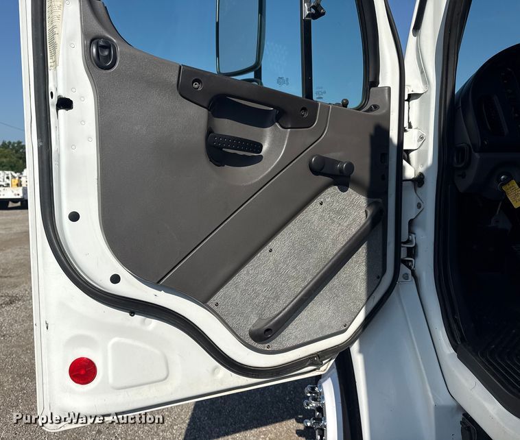 image for item EG6145 2007 Freightliner Business Class M2 flatbed truck