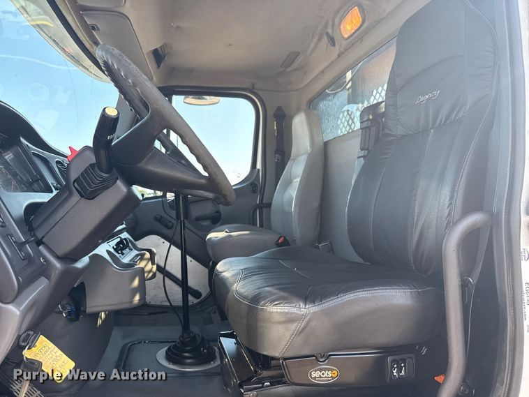 image for item EG6145 2007 Freightliner Business Class M2 flatbed truck