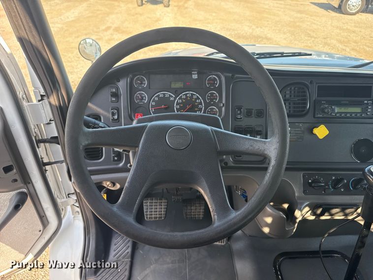 image for item EG6145 2007 Freightliner Business Class M2 flatbed truck