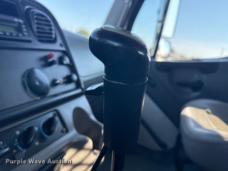 image for item EG6145 2007 Freightliner Business Class M2 flatbed truck