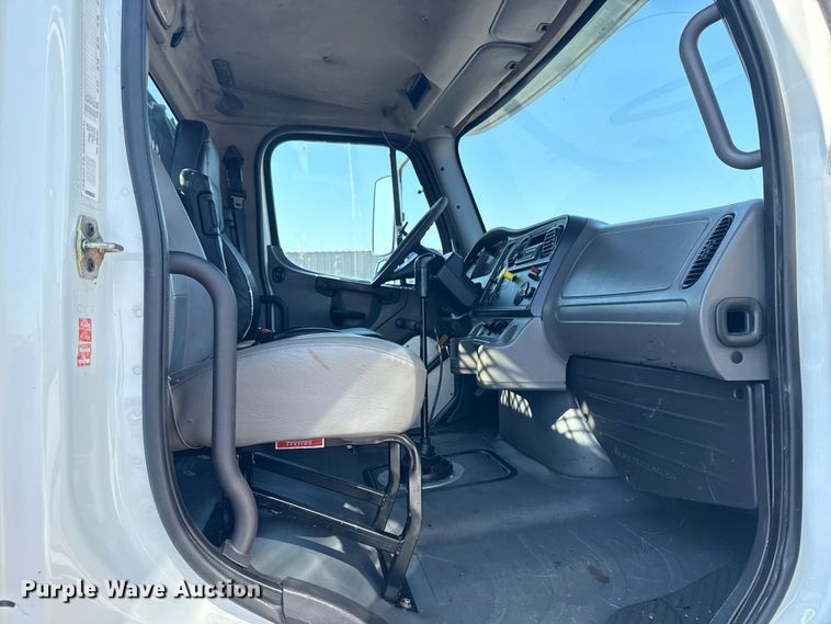 image for item EG6145 2007 Freightliner Business Class M2 flatbed truck