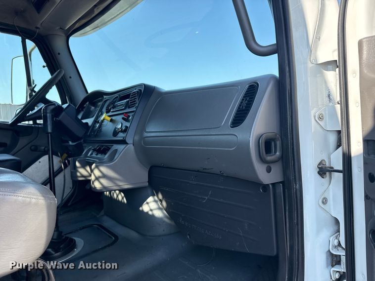 image for item EG6145 2007 Freightliner Business Class M2 flatbed truck