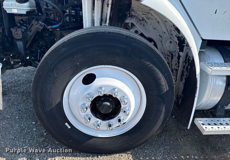 image for item EG6145 2007 Freightliner Business Class M2 flatbed truck