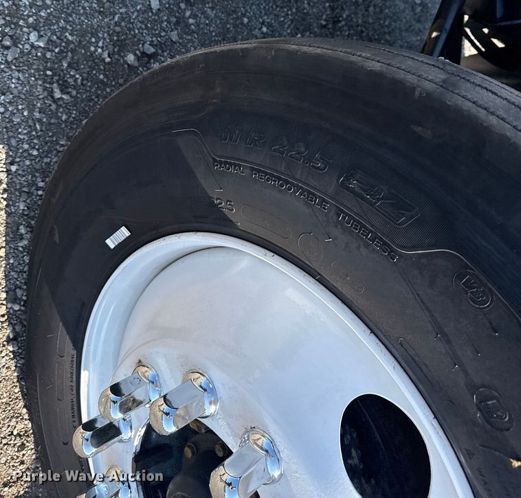 image for item EG6145 2007 Freightliner Business Class M2 flatbed truck