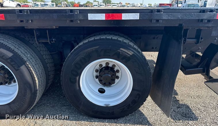 image for item EG6145 2007 Freightliner Business Class M2 flatbed truck