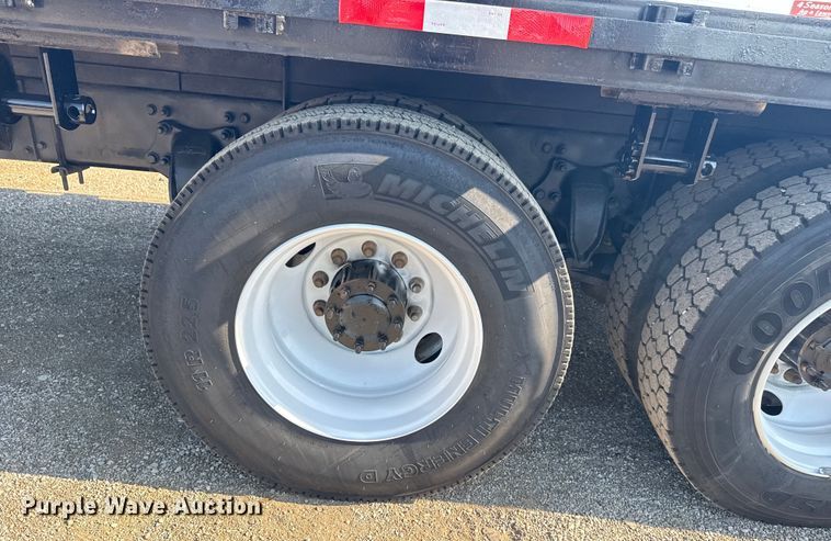 image for item EG6145 2007 Freightliner Business Class M2 flatbed truck