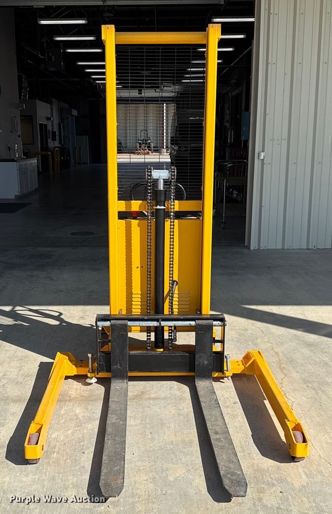 image for item EH4079 2017 Zhejiang H-5439 pallet jack