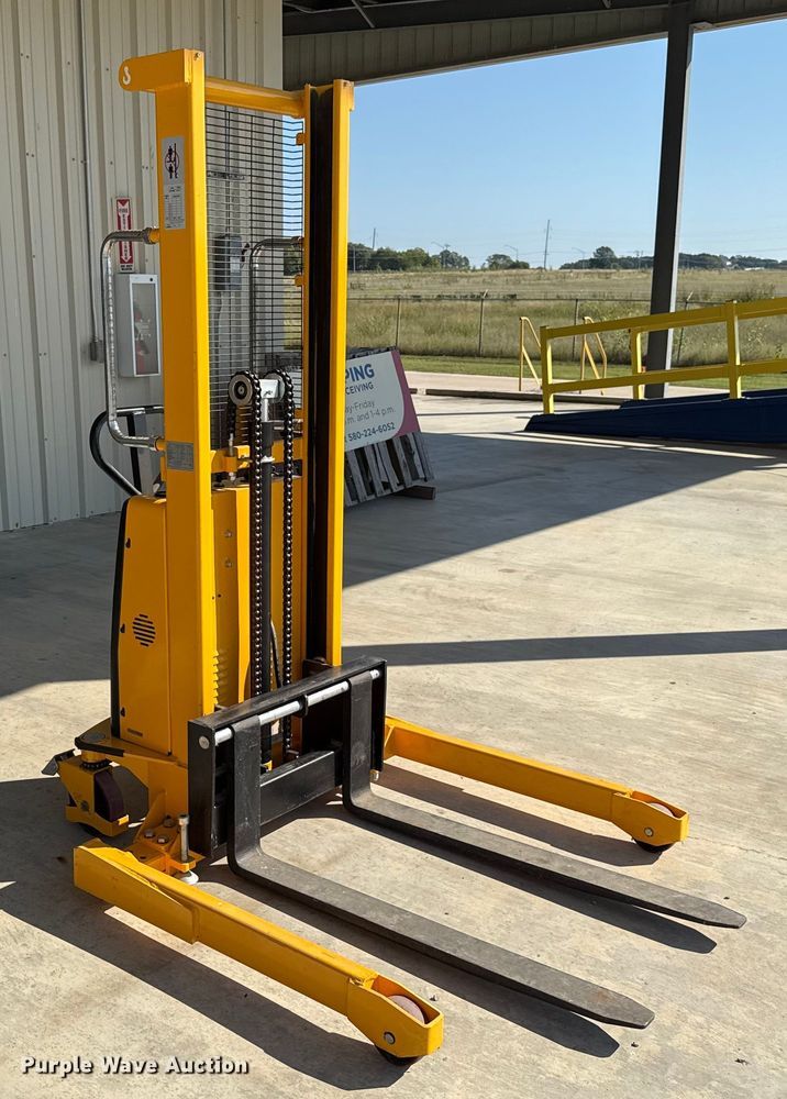 image for item EH4079 2017 Zhejiang H-5439 pallet jack