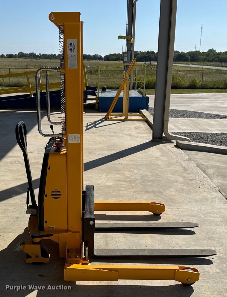 image for item EH4079 2017 Zhejiang H-5439 pallet jack