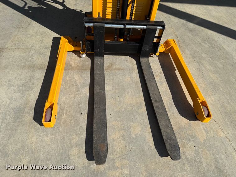 image for item EH4079 2017 Zhejiang H-5439 pallet jack
