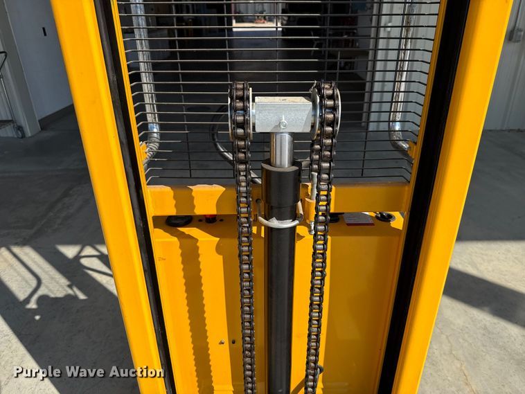 image for item EH4079 2017 Zhejiang H-5439 pallet jack