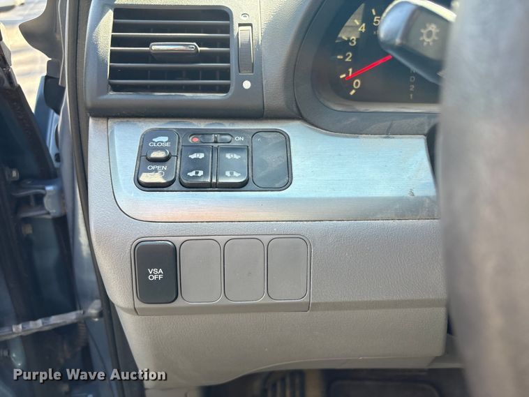 image for item EH7513 2008 Honda Odyssey van