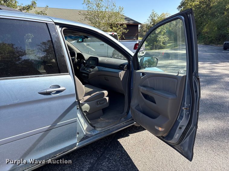 image for item EH7513 2008 Honda Odyssey van