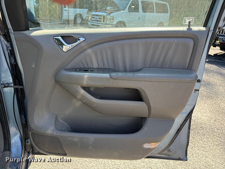 image for item EH7513 2008 Honda Odyssey van