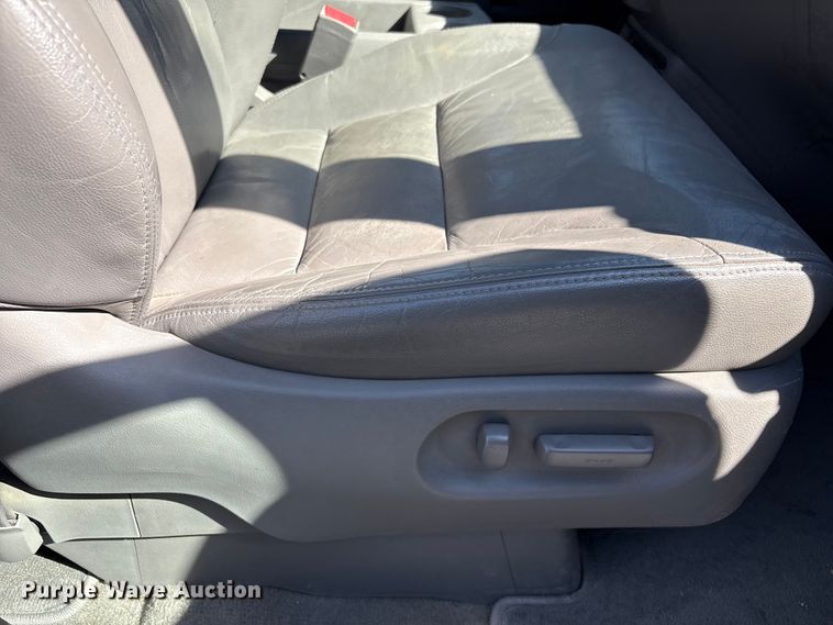 image for item EH7513 2008 Honda Odyssey van