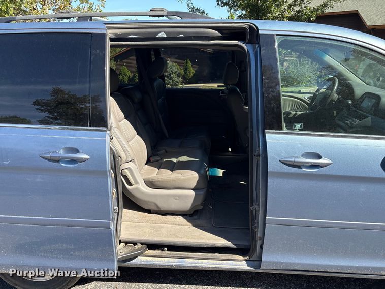 image for item EH7513 2008 Honda Odyssey van