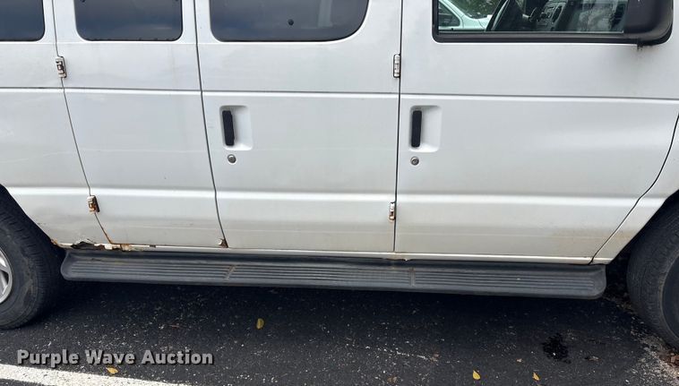 image for item EH7514 2010 Ford E350 van