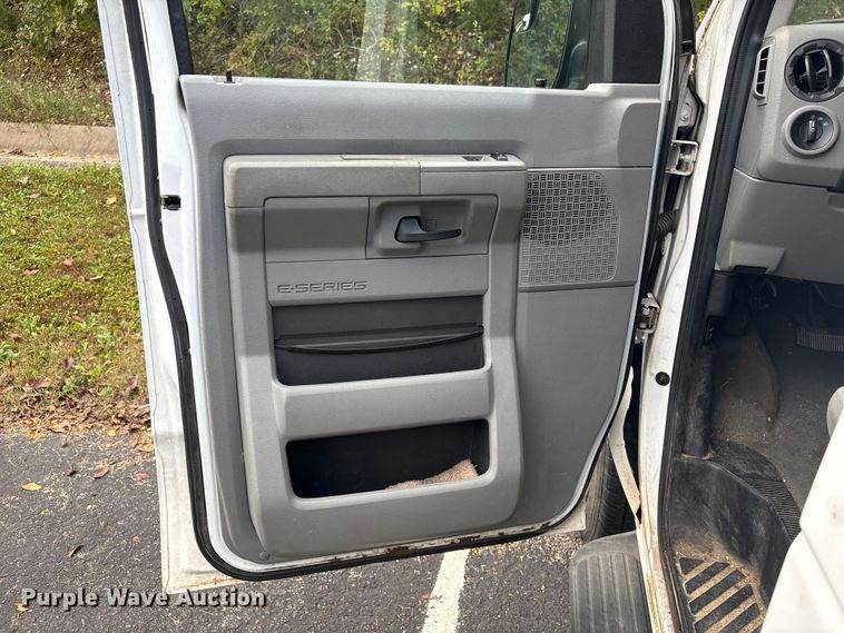 image for item EH7514 2010 Ford E350 van