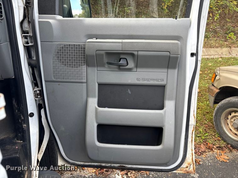 image for item EH7514 2010 Ford E350 van