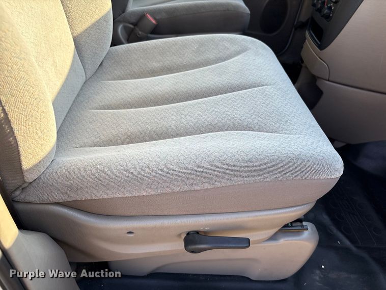 image for item EH7527 2003 Dodge Grand Caravan van