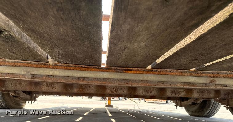 image for item EM2352 1989 Redi Haul  utility trailer